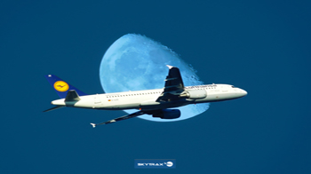 lufthansa_na tle księżyca_wnt.jpg